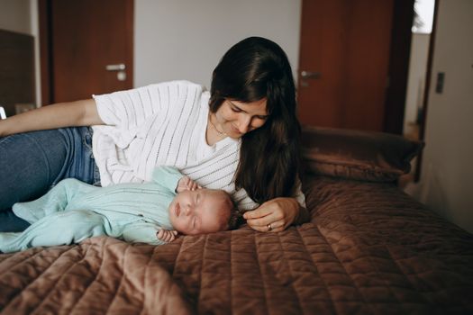 Půjčky na mateřské: Jak bezpečně získat finanční pomoc?